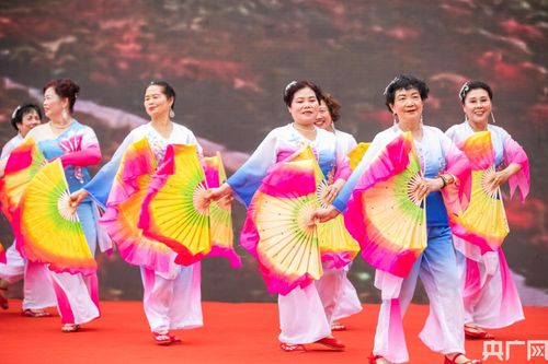 520愛在花海 唱支山歌給黨聽——貴州畢節文藝匯演點亮紅色情懷