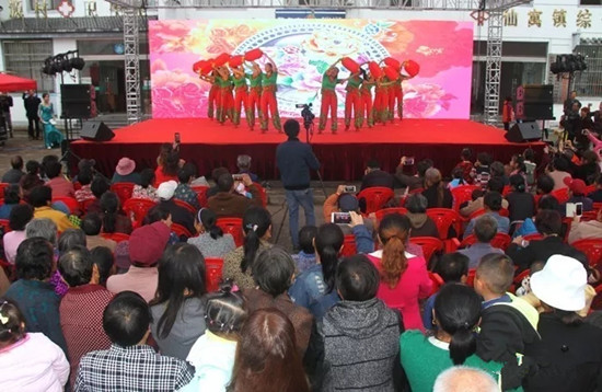 石臺縣2017“扶貧日”暨仙寓尚品農產品銷售活動成功舉辦 文藝演出助力脫貧攻堅