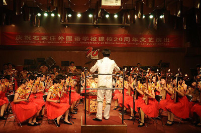 華意制衣 專業校服定制，石家莊廠家直供，打造舒適與美觀的校園服飾